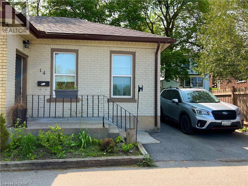 Photo 3 of 14 Barrie Lane, Cambridge ON