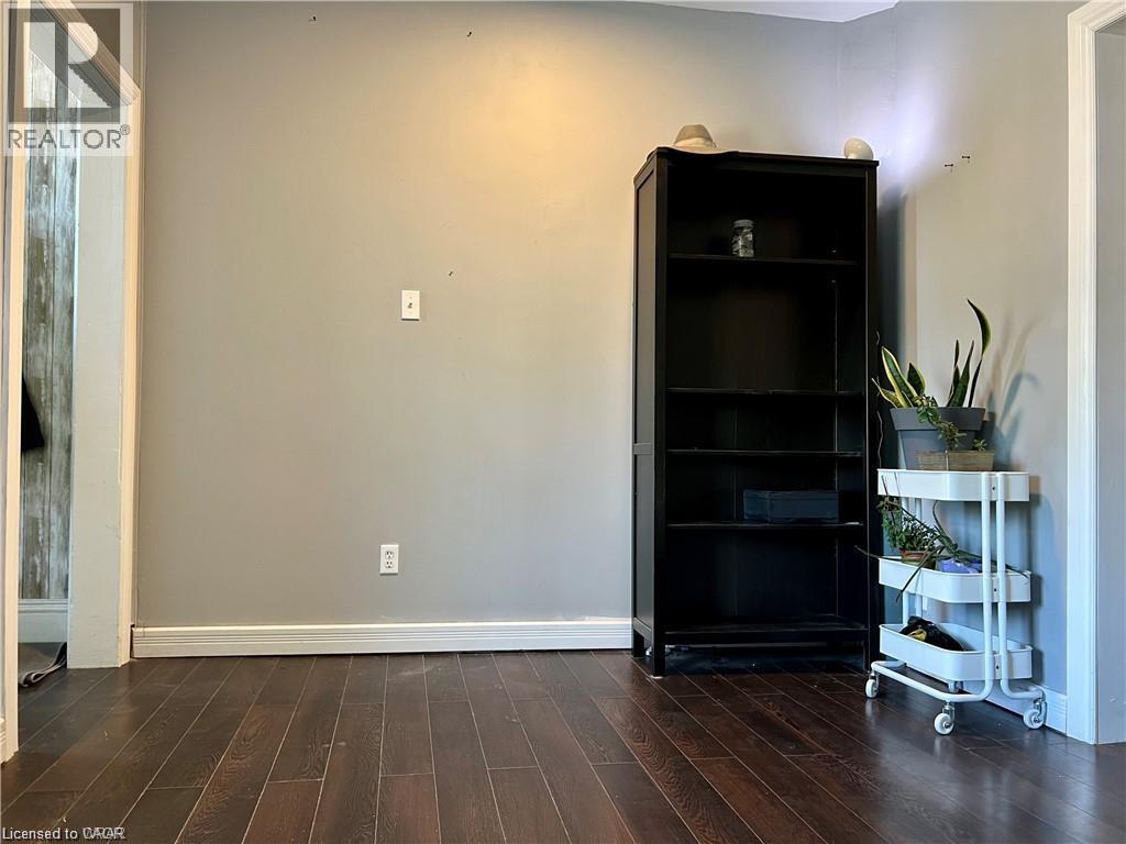 Photo 7 of 14 Barrie Lane, Cambridge ON
