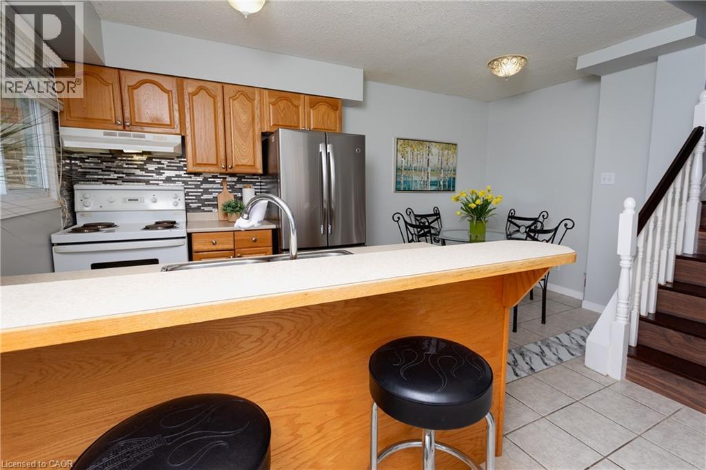 Photo 3 of 211 Veronica Drive Unit 10, Kitchener ON