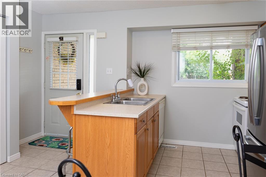 Photo 5 of 211 Veronica Drive Unit 10, Kitchener ON