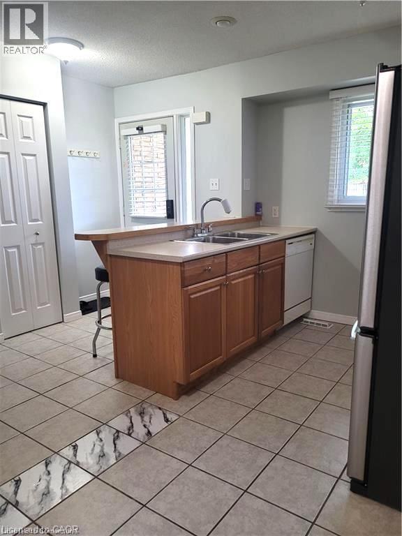 Photo 6 of 211 Veronica Drive Unit 10, Kitchener ON