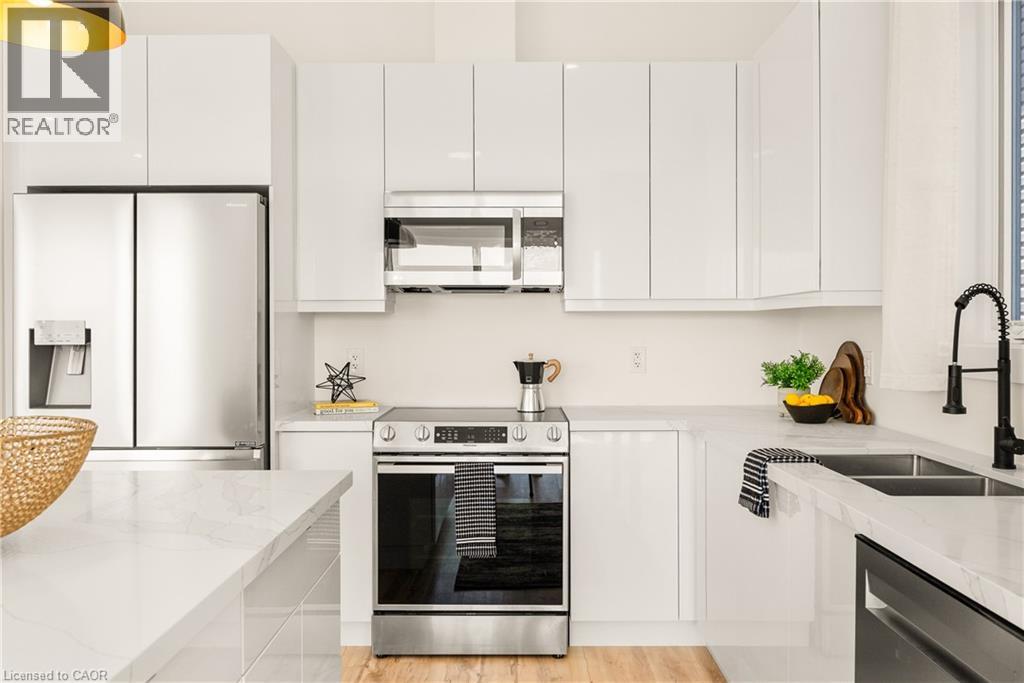 Photo 2 of 51 Alicia Crescent, Thorold ON