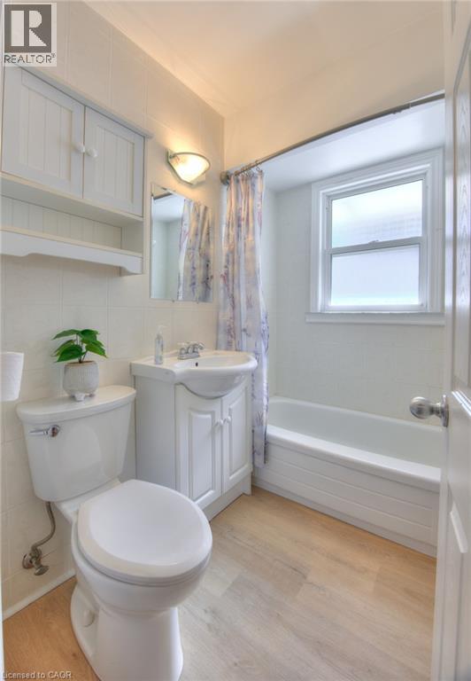 Photo 17 of 71 Broadmoor Avenue, Kitchener ON