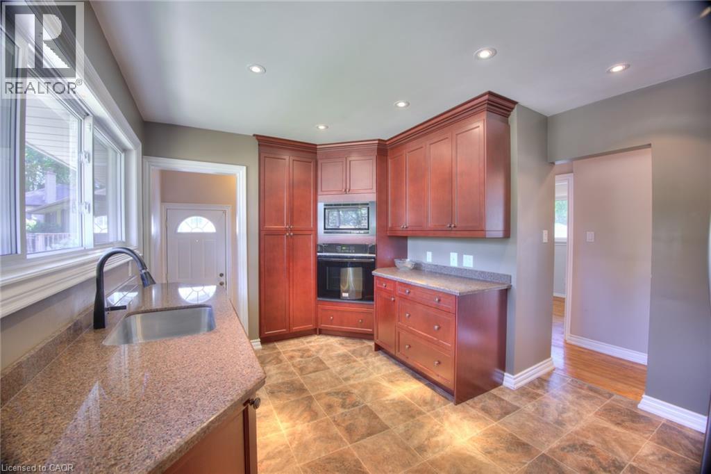Photo 10 of 71 Broadmoor Avenue, Kitchener ON