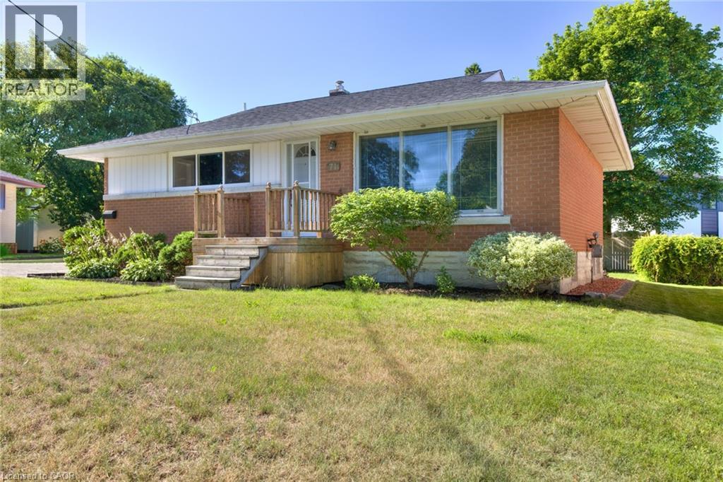 Photo 4 of 71 Broadmoor Avenue, Kitchener ON