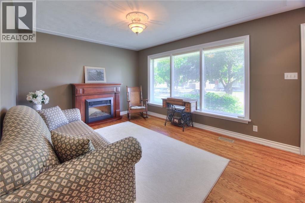 Photo 7 of 71 Broadmoor Avenue, Kitchener ON