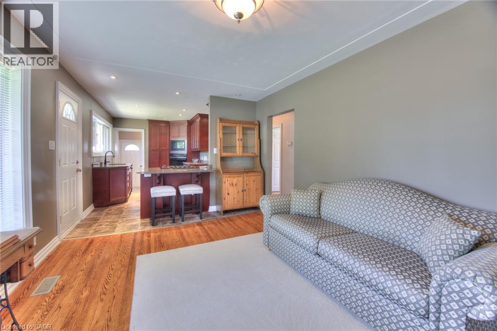 Photo 8 of 71 Broadmoor Avenue, Kitchener ON