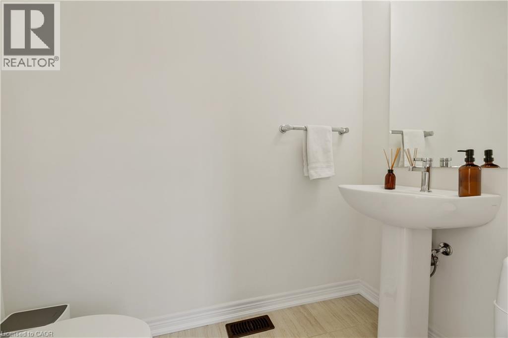 Photo 18 of 10 Birmingham Drive Unit 18, Cambridge ON