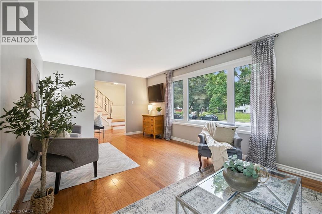 Photo 2 of 358 Craigleith Drive, Waterloo ON
