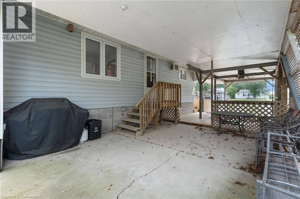 Photo 16 of 23 Rogers Ave, Long Point ON