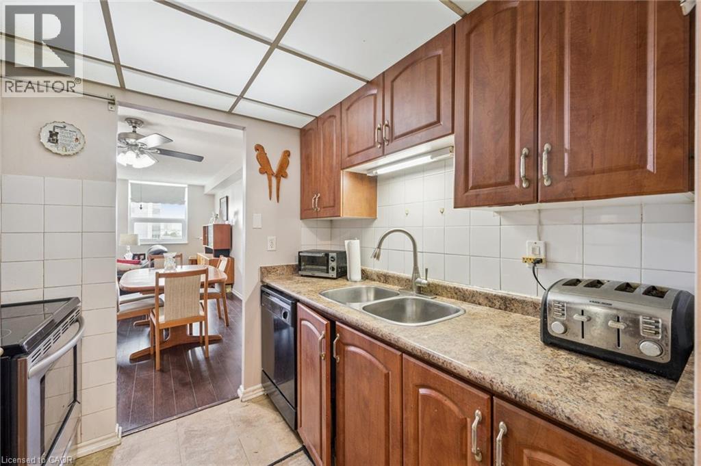 Photo 9 of 4 Lisa Street Unit 707, Brampton ON