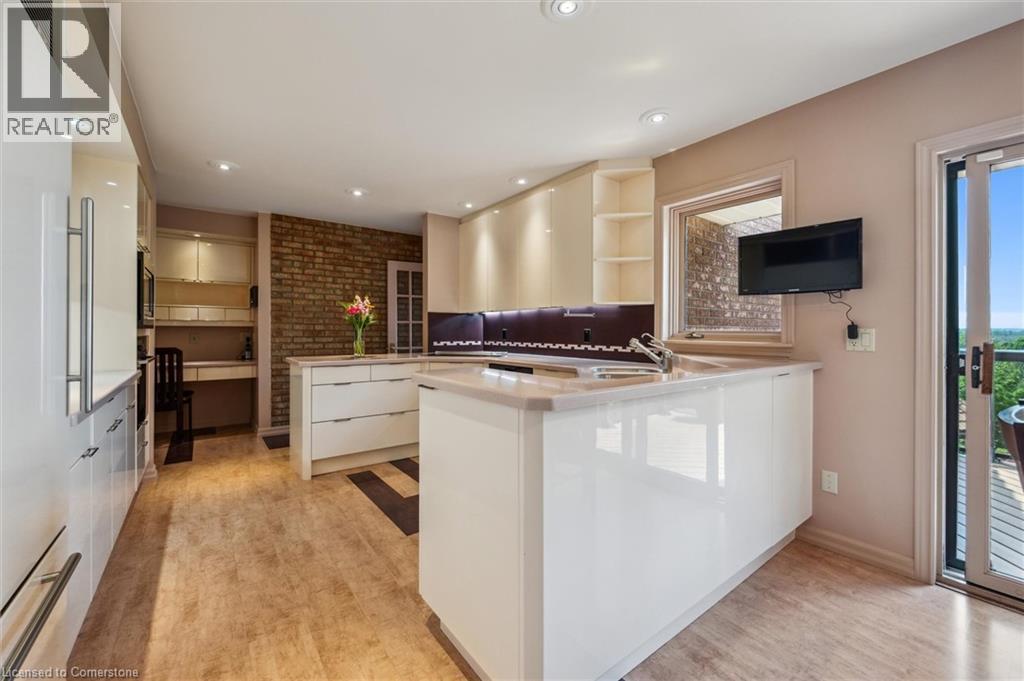 Photo 18 of 211 Edgehill Drive, Kitchener ON