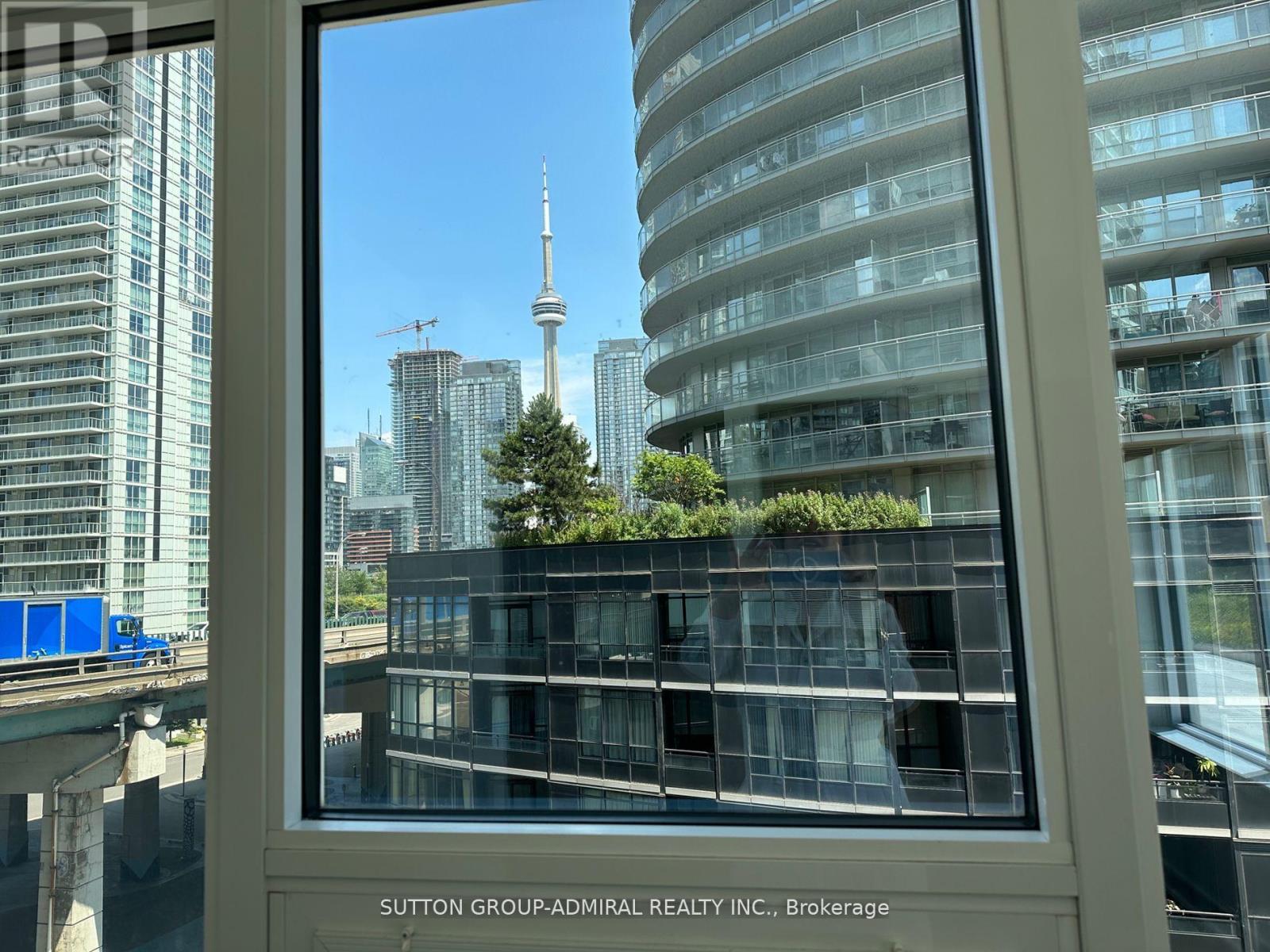 Photo 1 of 615 17 Bathurst Street, Toronto ON