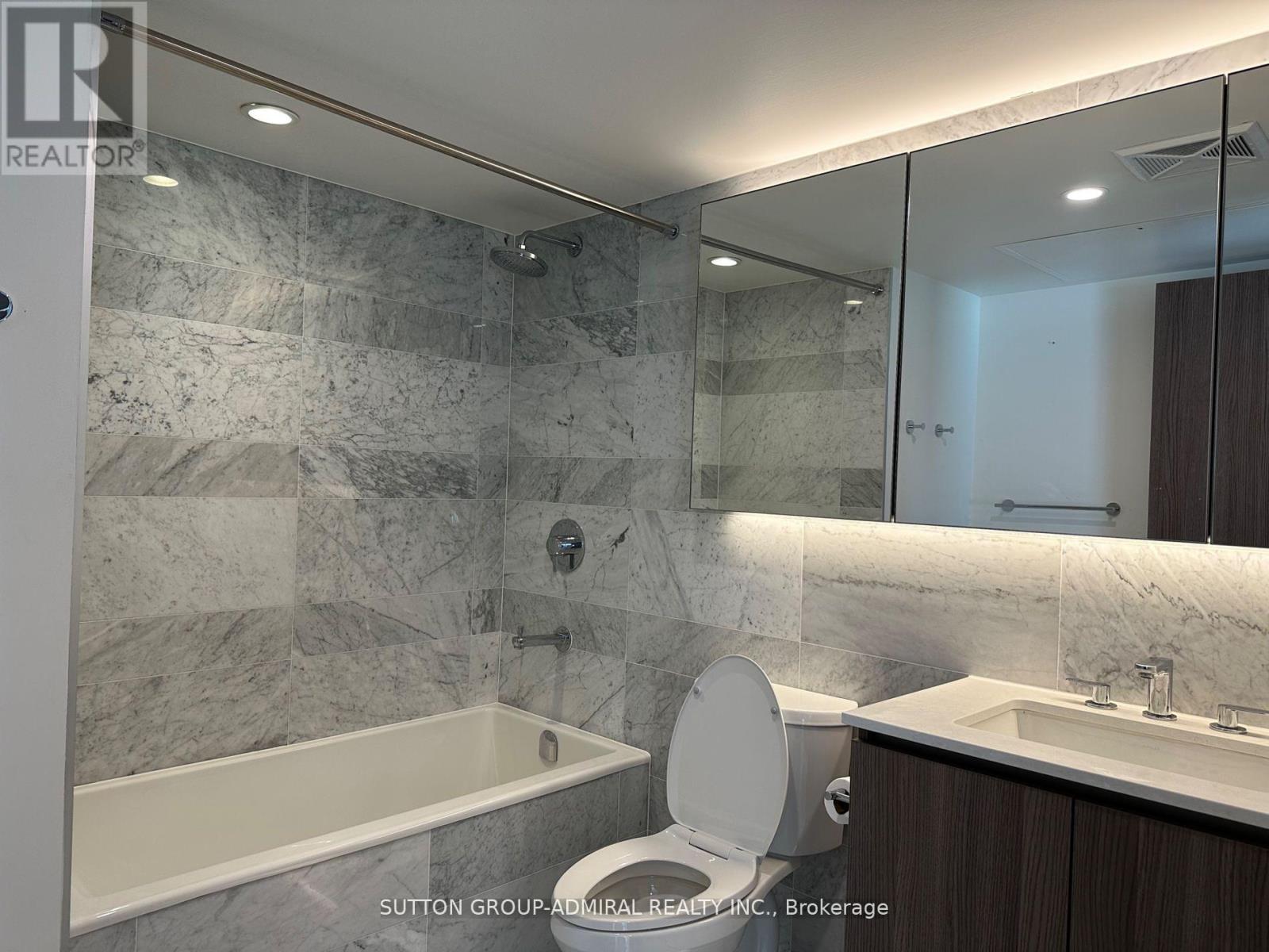 Photo 12 of 615 17 Bathurst Street, Toronto ON