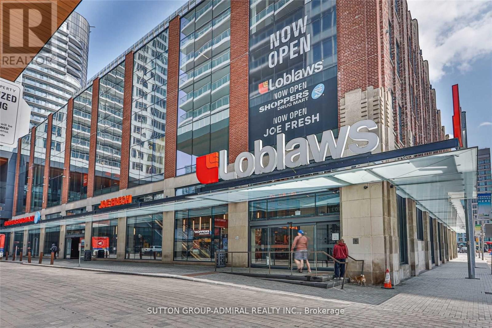 Photo 5 of 615 17 Bathurst Street, Toronto ON