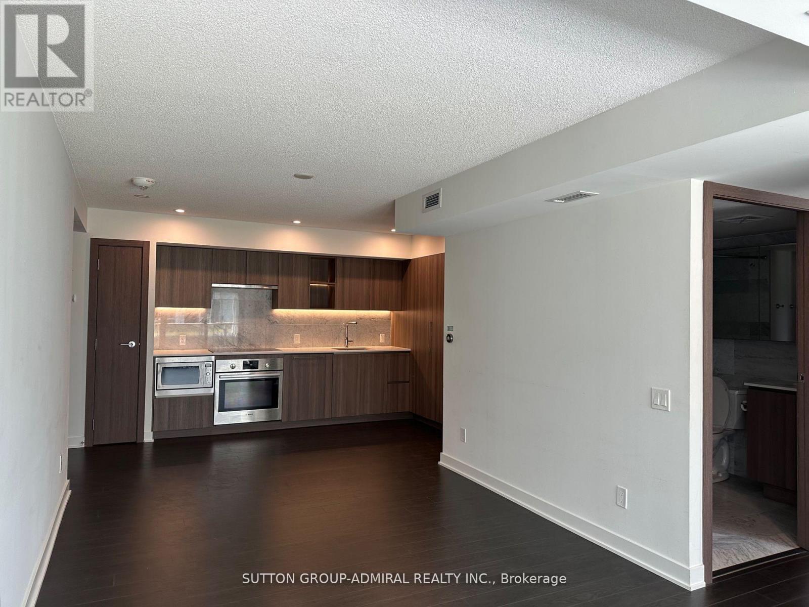 Photo 13 of 615 17 Bathurst Street, Toronto ON