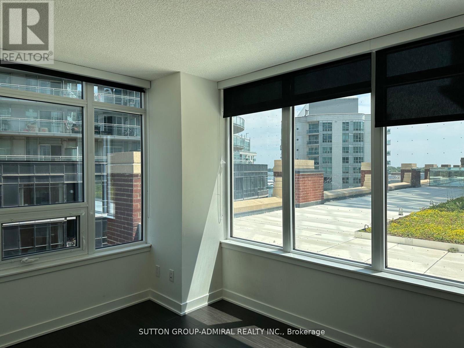 Photo 8 of 615 17 Bathurst Street, Toronto ON