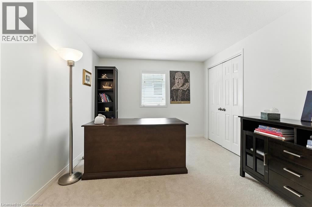 Photo 44 of 51 Strathroy Crescent, Waterdown ON