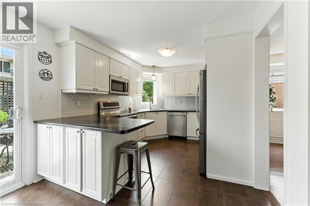 Photo 18 of 51 Strathroy Crescent, Waterdown ON