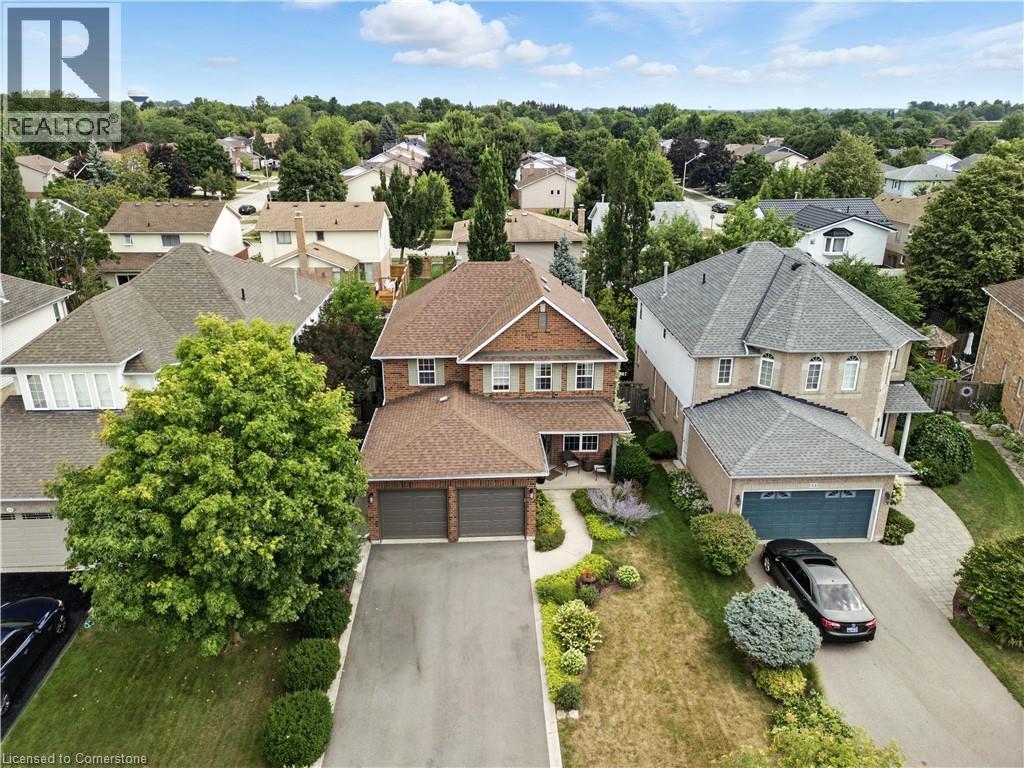 Photo 21 of 51 Strathroy Crescent, Waterdown ON
