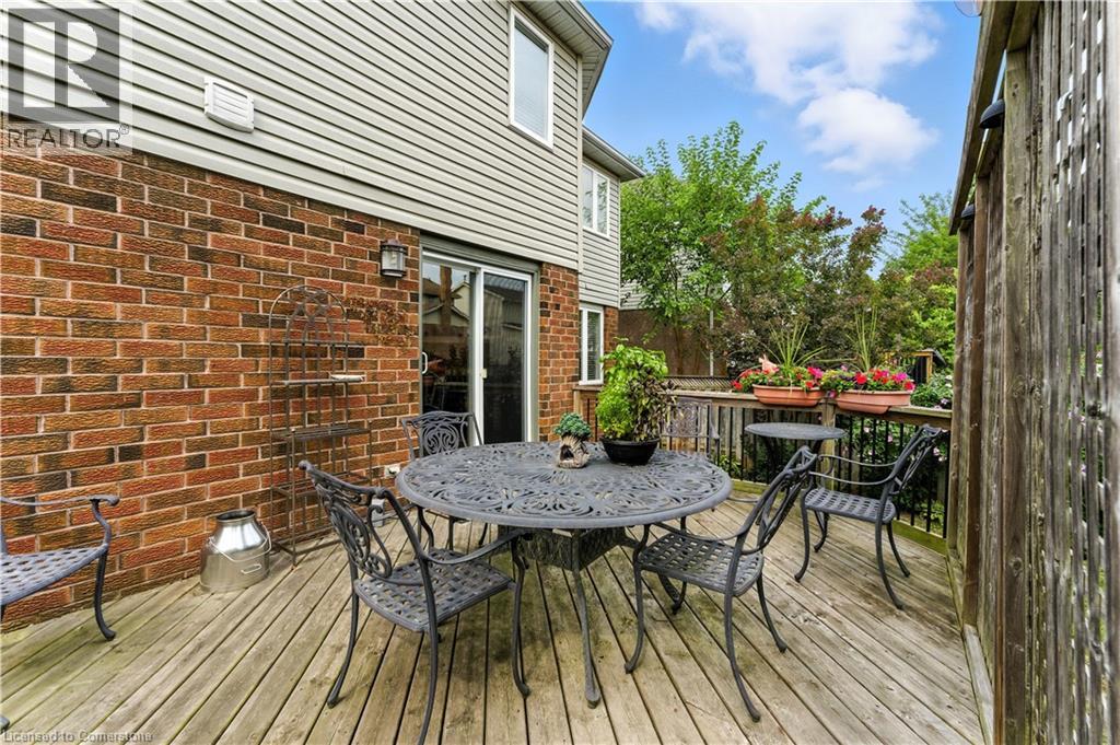 Photo 24 of 51 Strathroy Crescent, Waterdown ON