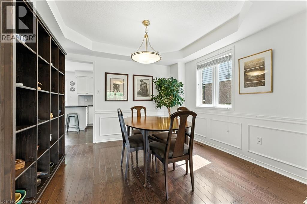 Photo 28 of 51 Strathroy Crescent, Waterdown ON