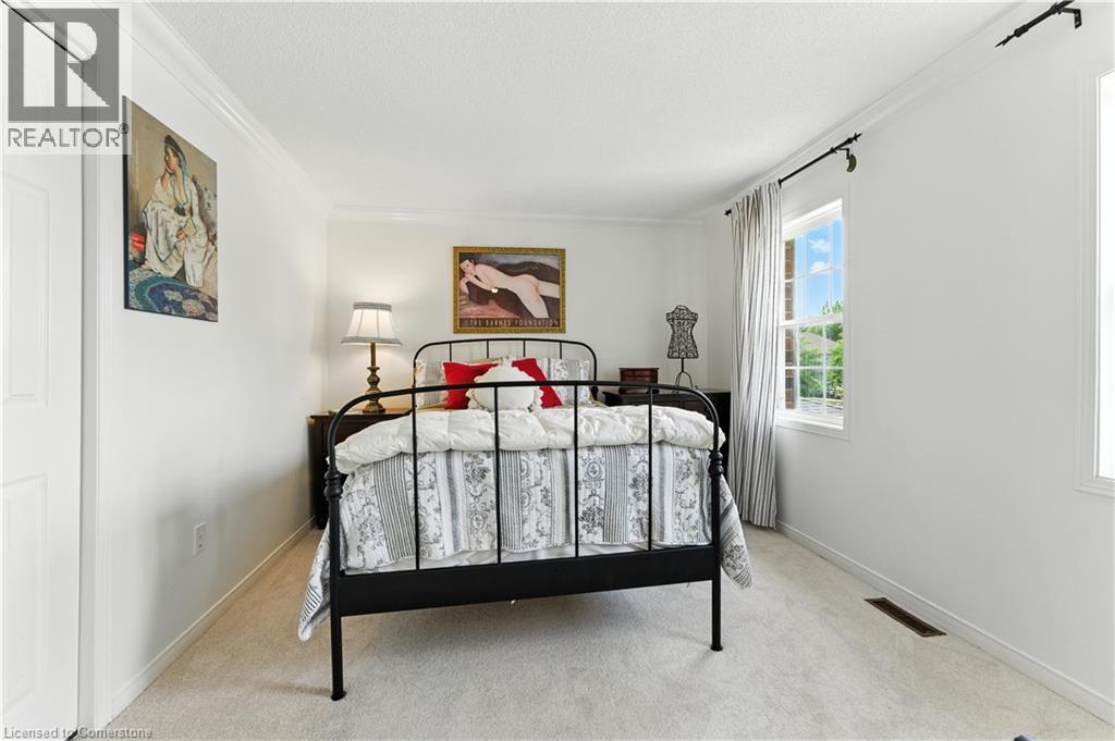 Photo 13 of 51 Strathroy Crescent, Waterdown ON