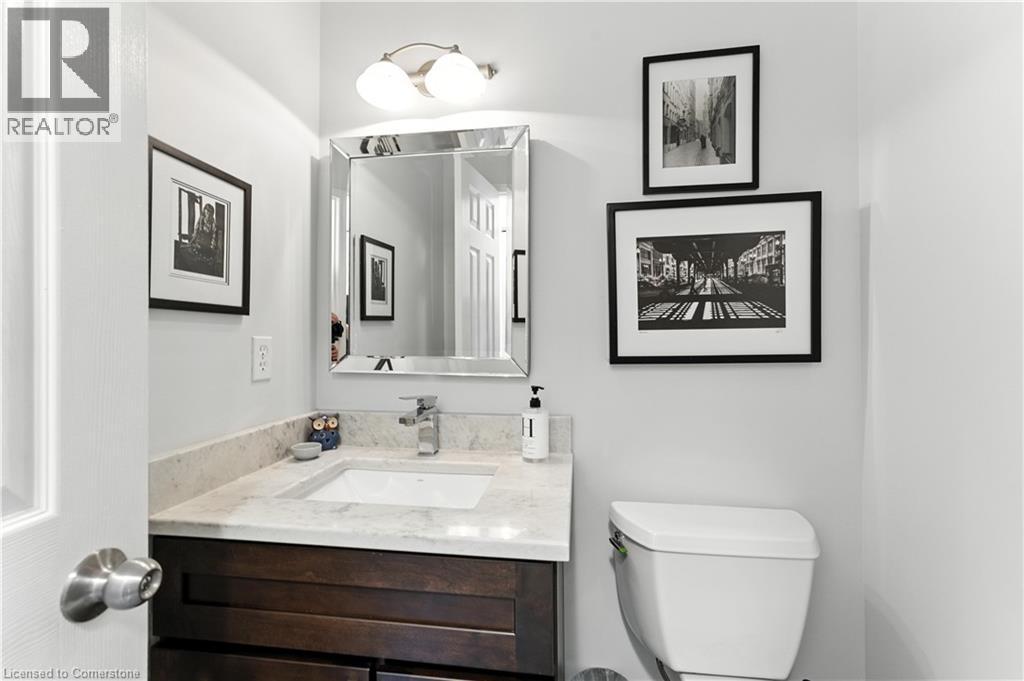 Photo 4 of 51 Strathroy Crescent, Waterdown ON