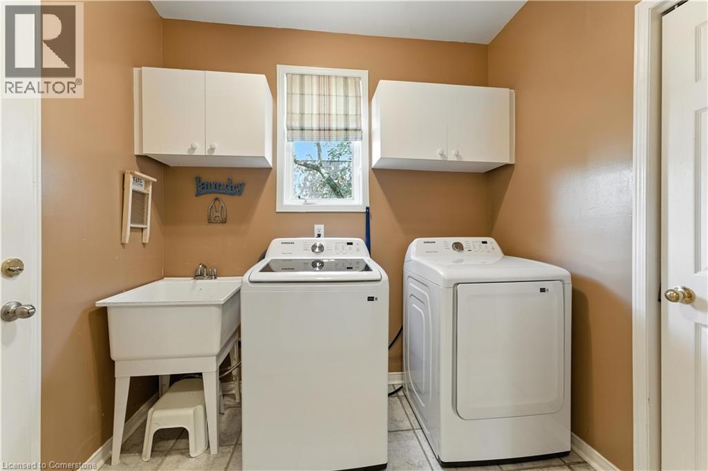 Photo 12 of 51 Strathroy Crescent, Waterdown ON