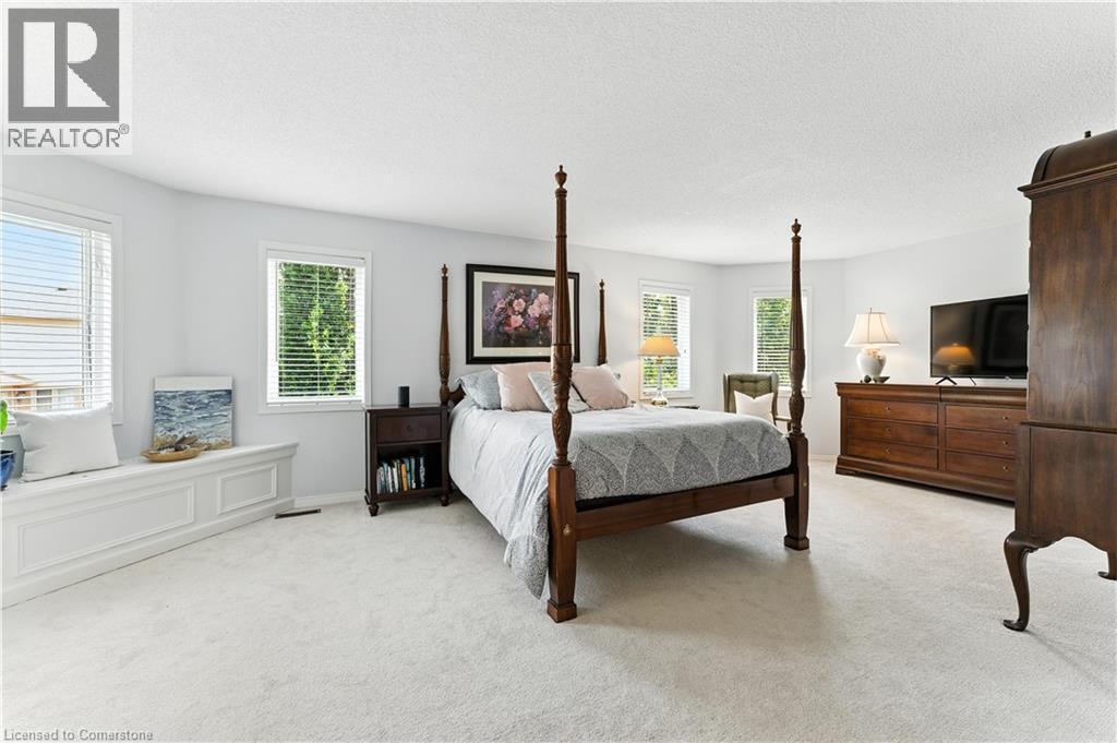 Photo 41 of 51 Strathroy Crescent, Waterdown ON