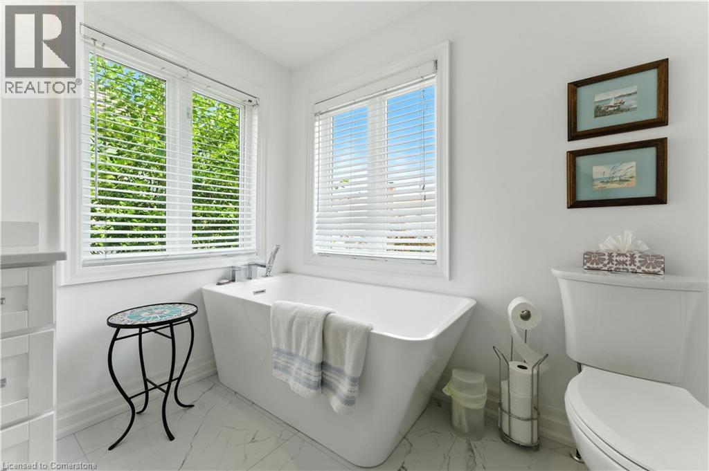 Photo 45 of 51 Strathroy Crescent, Waterdown ON