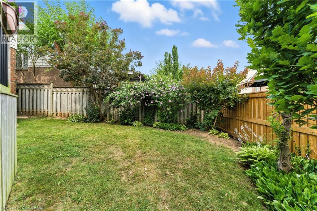 Photo 23 of 51 Strathroy Crescent, Waterdown ON