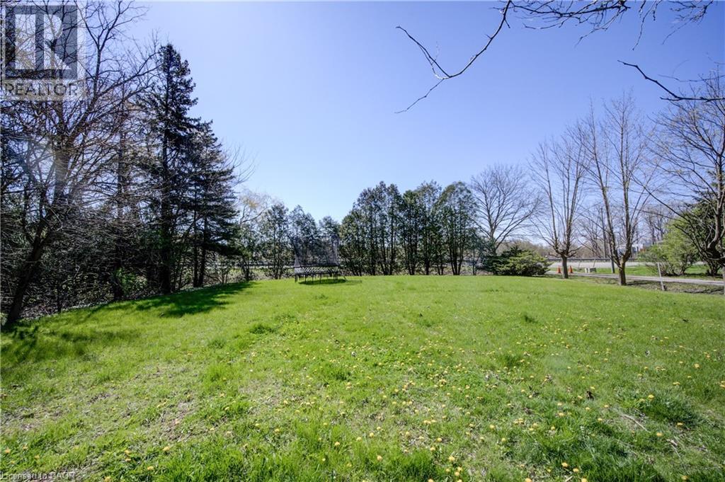 345 GOVERNORS Road E - 34