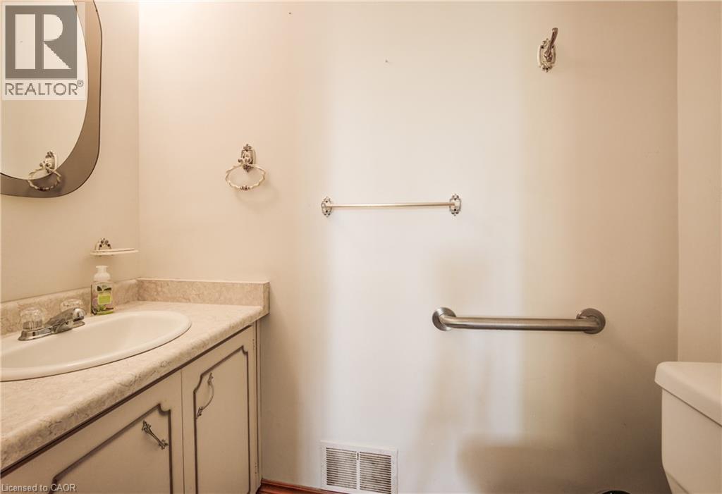 345 GOVERNORS Road E - 18