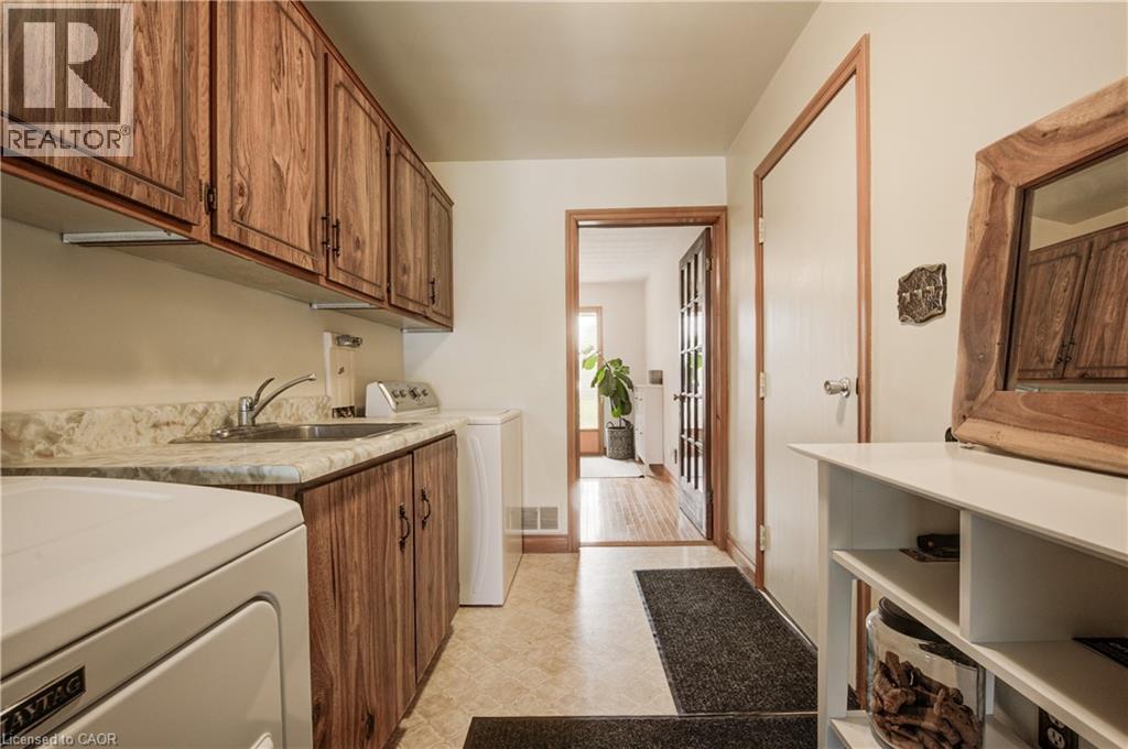 345 GOVERNORS Road E - 20