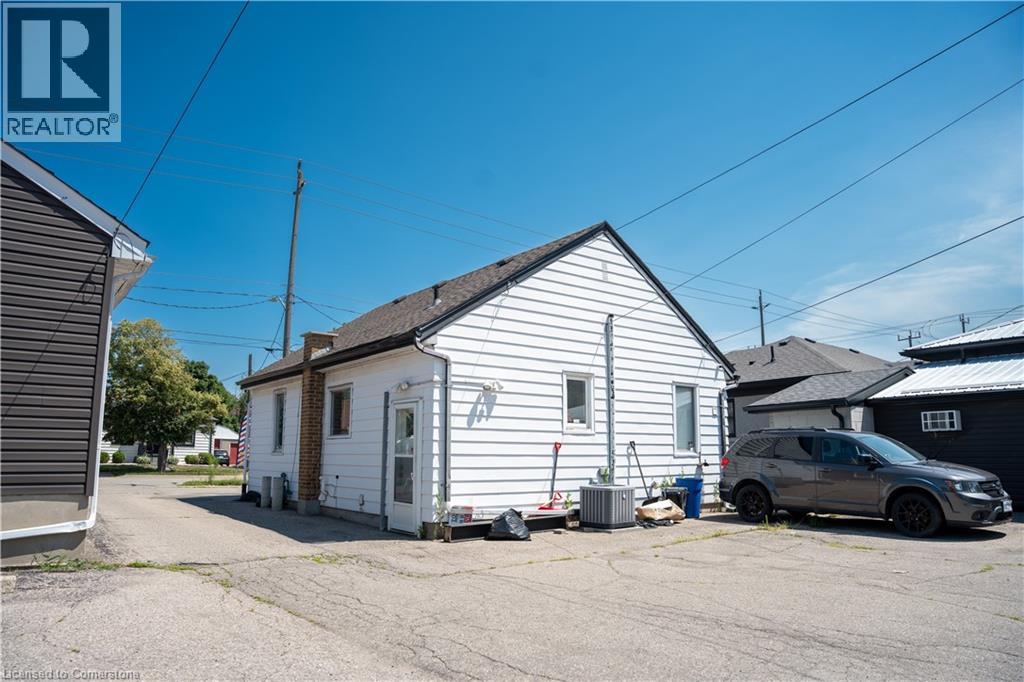 Photo 11 of 36 Charing Cross Street, Brantford ON
