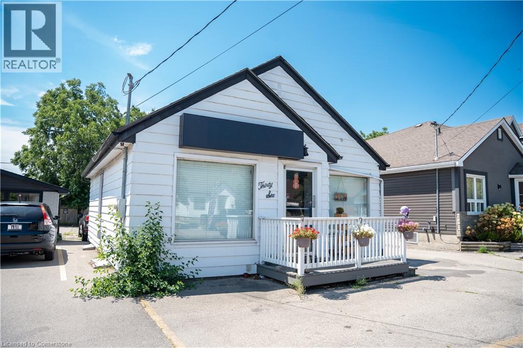 Photo 15 of 36 Charing Cross Street, Brantford ON