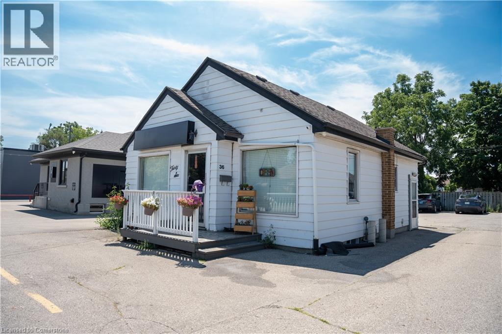 Photo 14 of 36 Charing Cross Street, Brantford ON