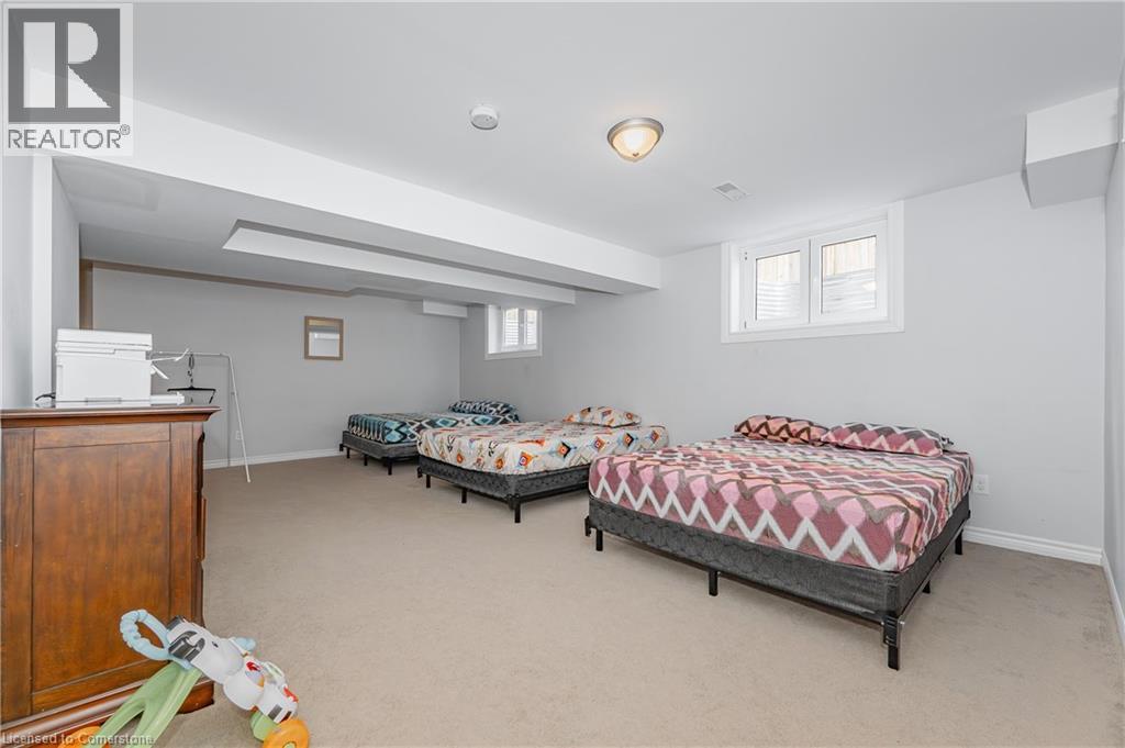 Photo 2 of 854 Springbank Avenue N, Woodstock ON