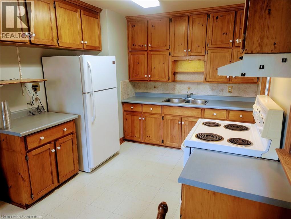Photo 15 of 55 Wilson Avenue, Delhi ON