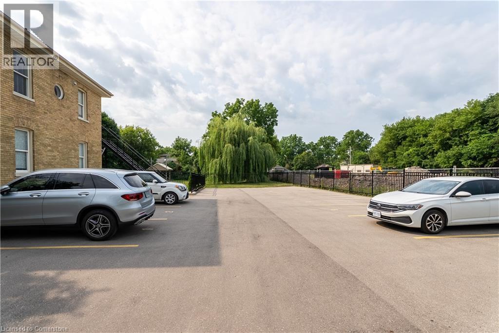 Photo 12 of 37 B Victoria Avenue, Cambridge ON