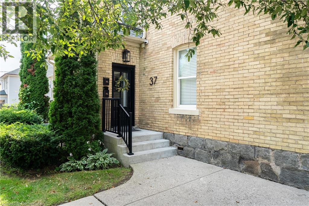 Photo 11 of 37 B Victoria Avenue, Cambridge ON
