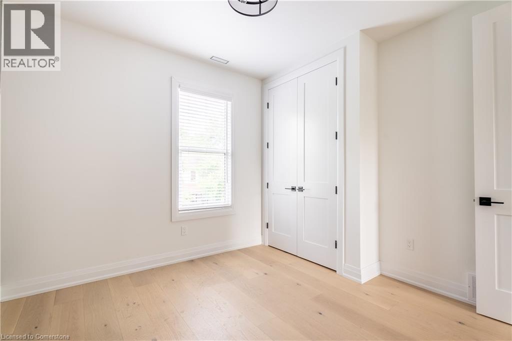 Photo 16 of 37 B Victoria Avenue, Cambridge ON