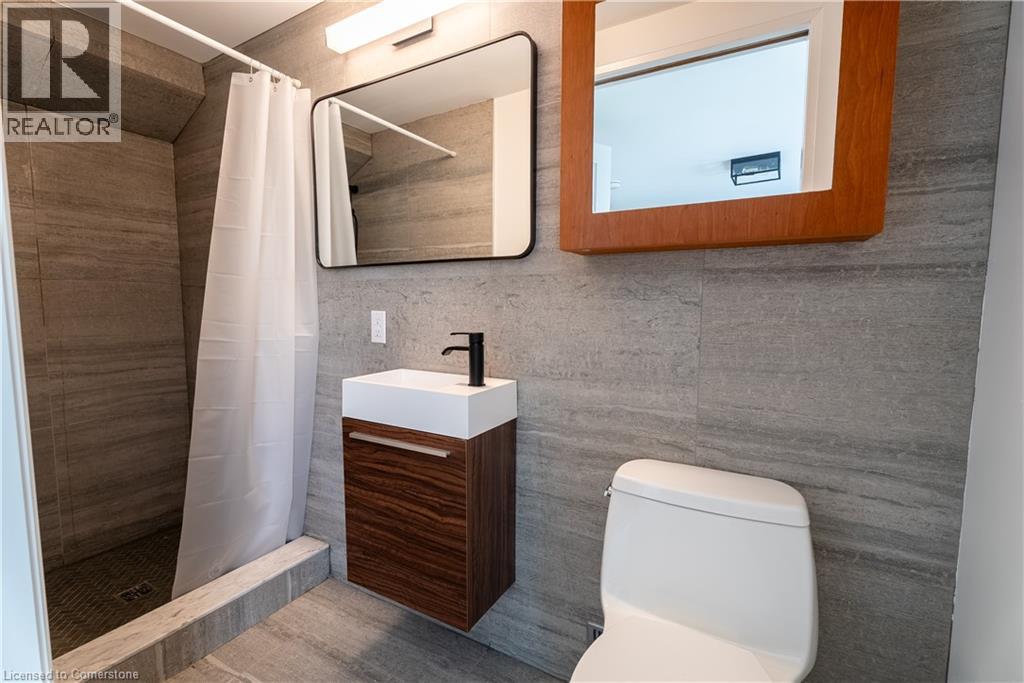 Photo 23 of 37 B Victoria Avenue, Cambridge ON