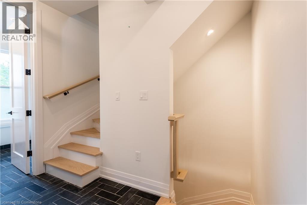 Photo 21 of 37 B Victoria Avenue, Cambridge ON