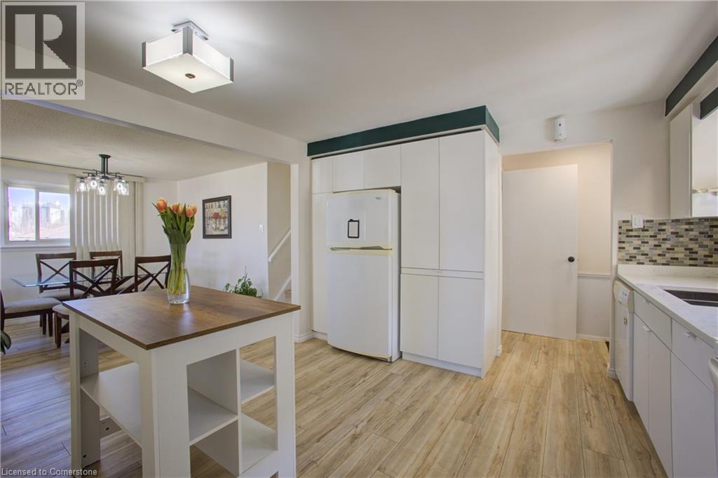 Photo 8 of 173 Hazelglen Drive, Kitchener ON