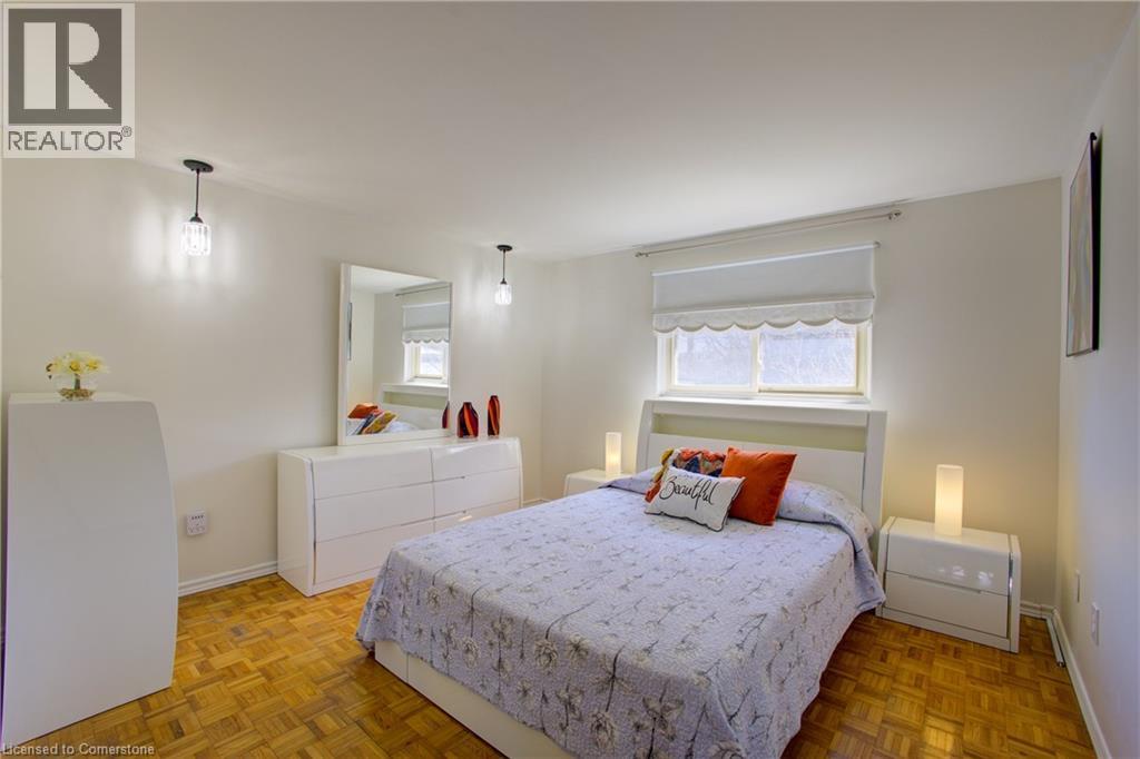 Photo 10 of 173 Hazelglen Drive, Kitchener ON