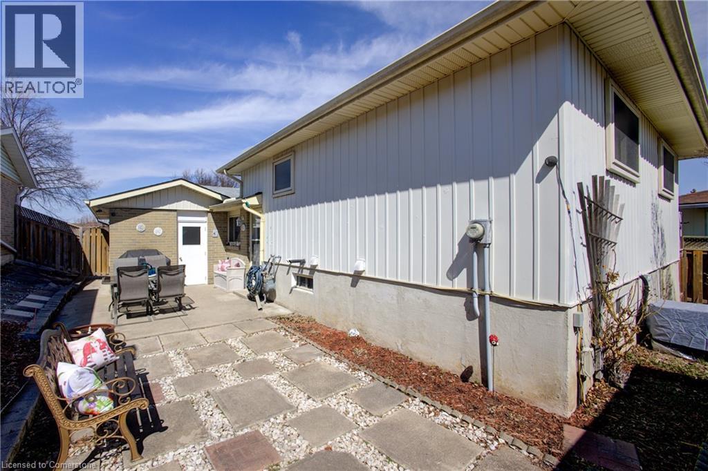 Photo 23 of 173 Hazelglen Drive, Kitchener ON