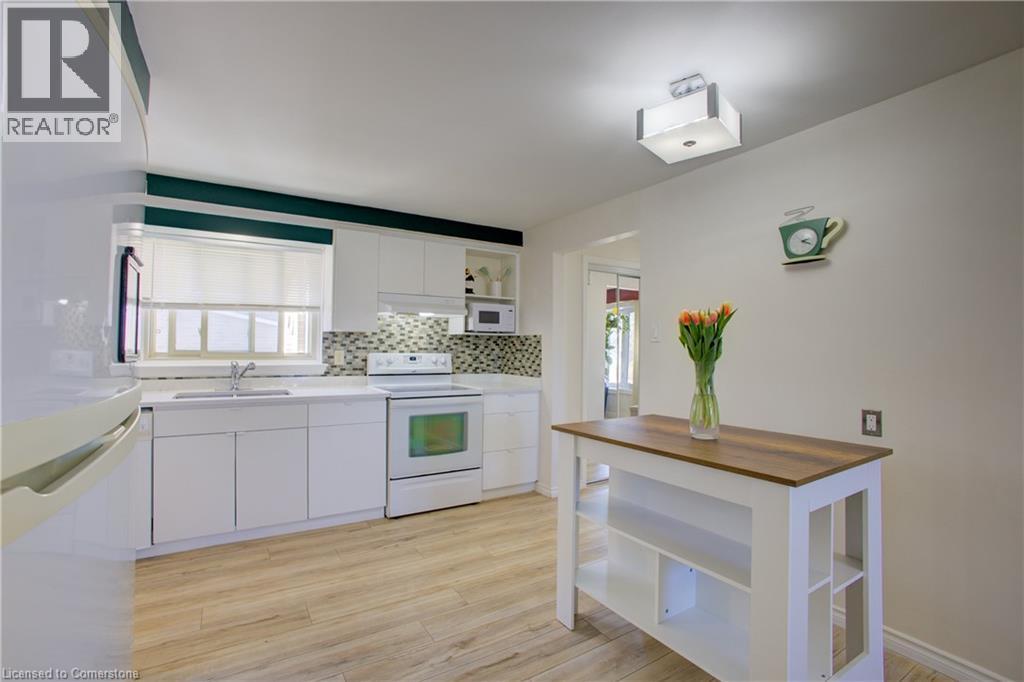 Photo 24 of 173 Hazelglen Drive, Kitchener ON