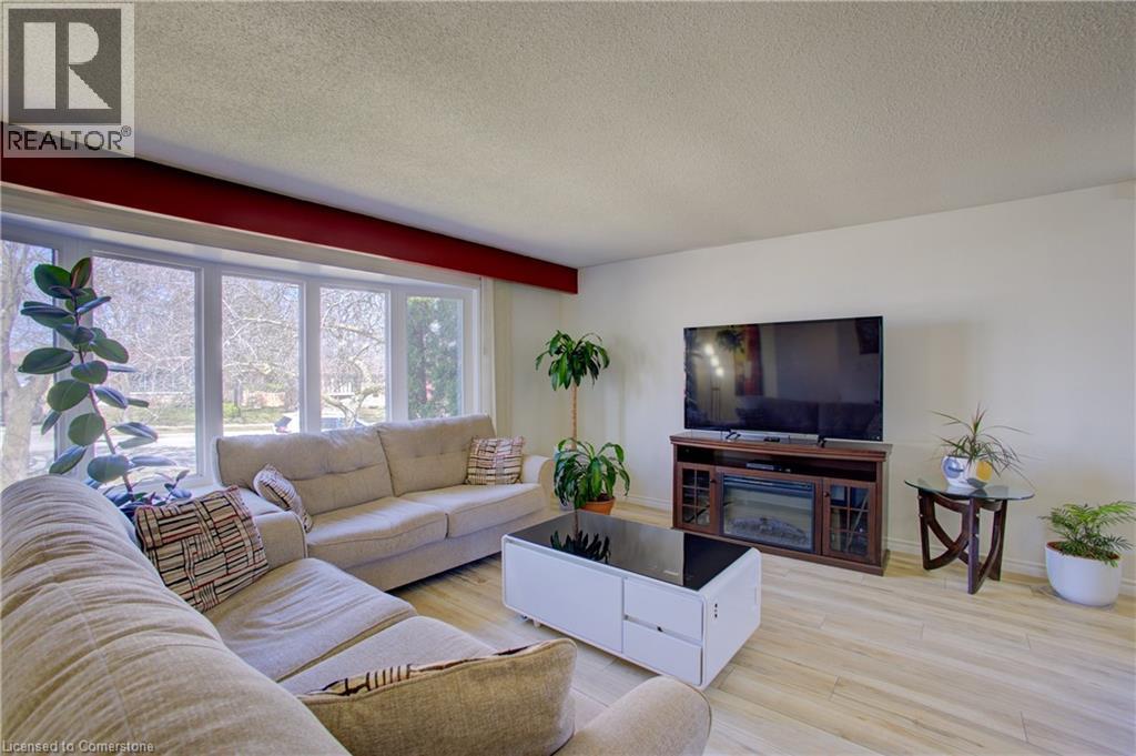 Photo 17 of 173 Hazelglen Drive, Kitchener ON